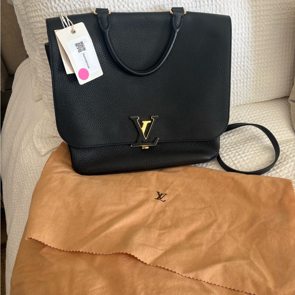 Louis Vuitton Capucines Black Taurillon Leather Shoulder Bag Gold LV Lock